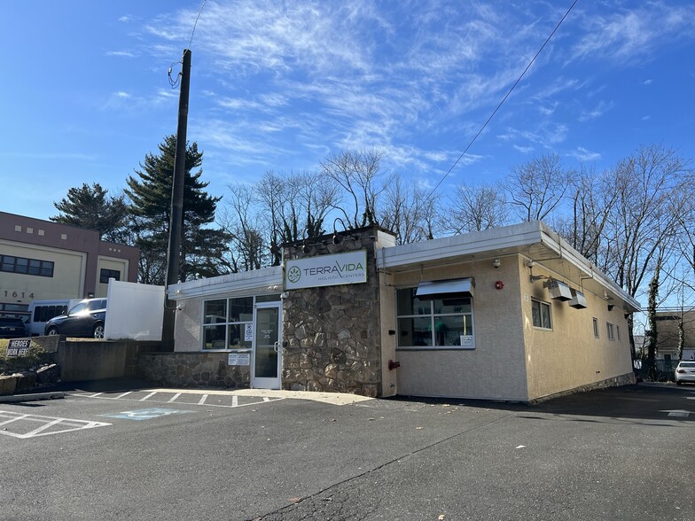 Primary Photo Of 1626 Old York Rd, Abington Veterinarian Kennel For Lease