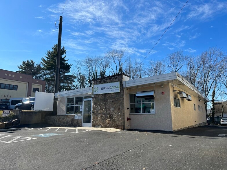 Primary Photo Of 1626 Old York Rd, Abington Township Veterinarian Kennel For Lease