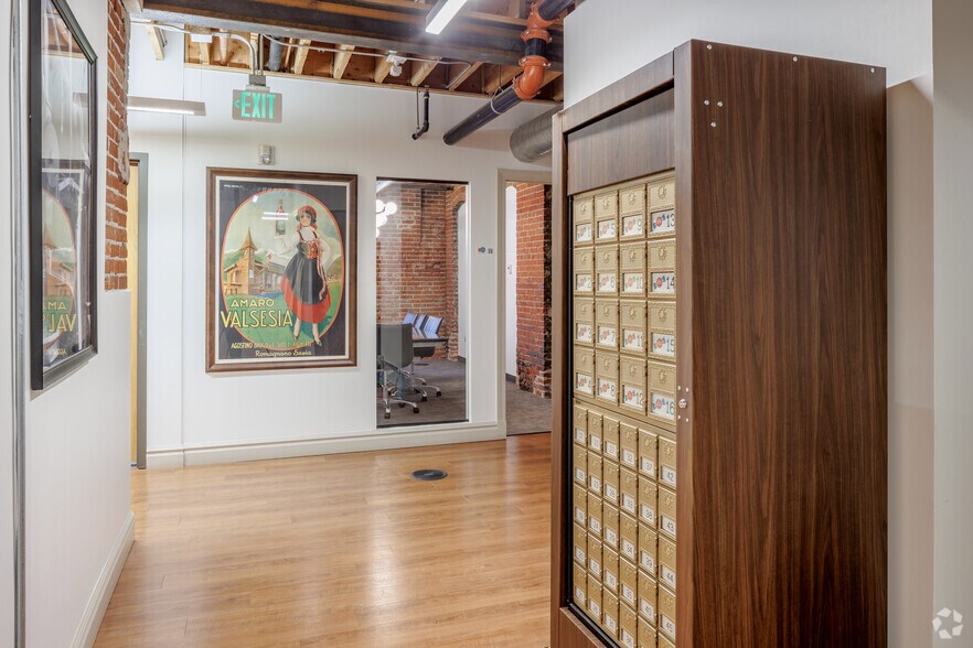 More Photos Of 1512 Curtis St, Denver Coworking Space