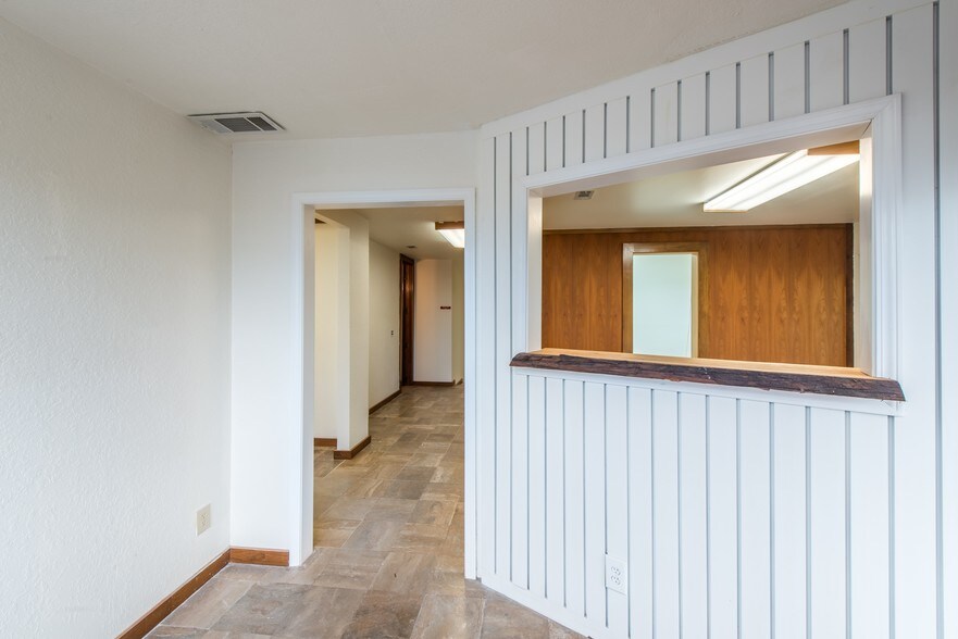 More Photos Of 415 Mountain Dr, Destin Storefront For Lease