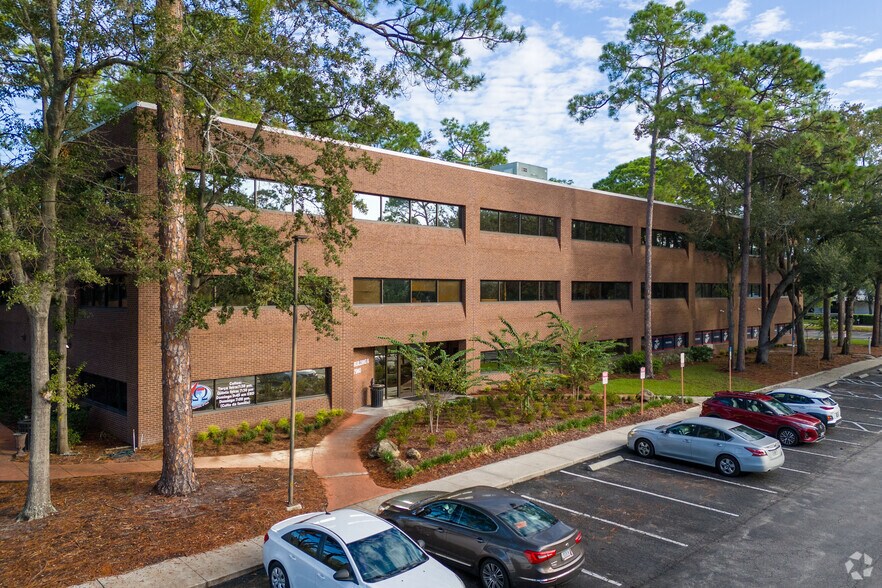 More Photos Of 7960 Baymeadows Way, Jacksonville Office For Lease