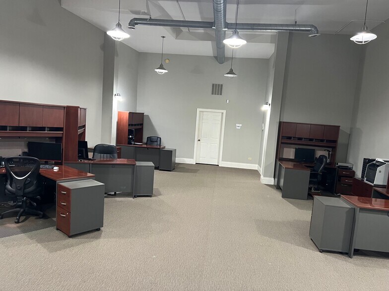 More Photos Of 127 W Taylor St, Grant Park Multifamily For Sale