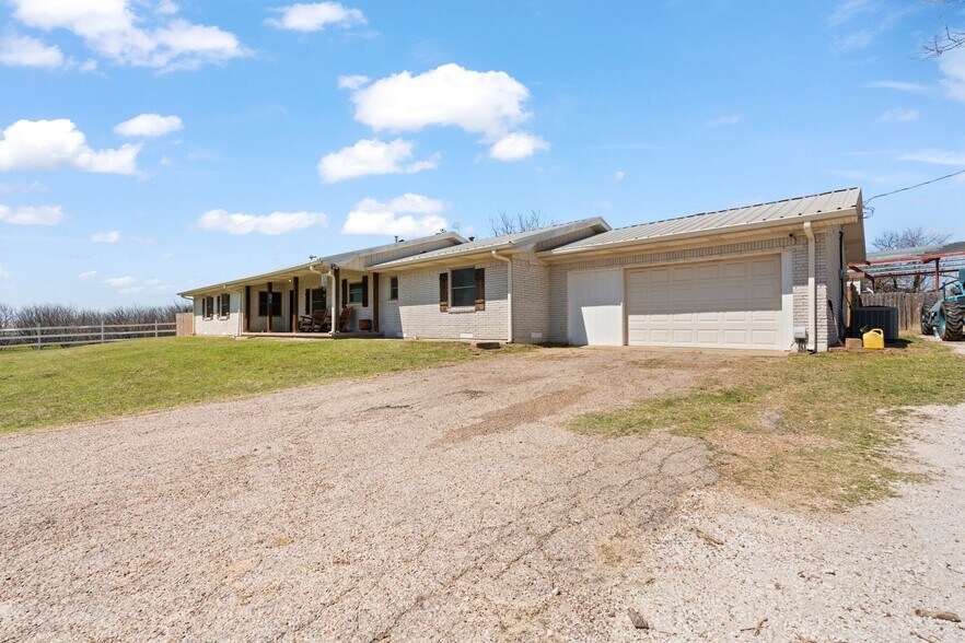 More Photos Of 1641 E Henderson St, Cleburne Land For Sale
