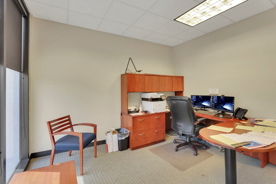 More Photos Of 141 E Town St, Columbus Office Residential For Lease