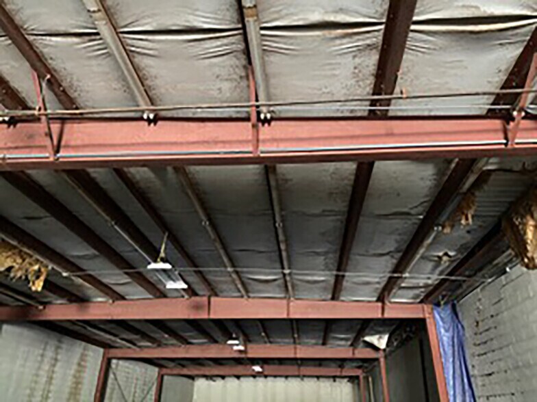 More Photos Of 127 E Broadway Blvd, Jefferson City Light Distribution For Sale