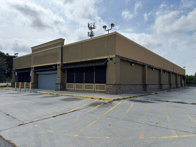 Primary Photo Of 5700 Crowder Blvd, New Orleans Freestanding For Lease