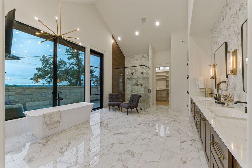 More Photos Of 7505 E US Highway 290, Johnson City Flex For Sale