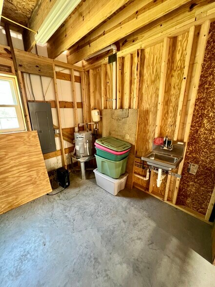 More Photos Of 510 Lillys Bridge Rd, Mount Gilead Flex For Sale