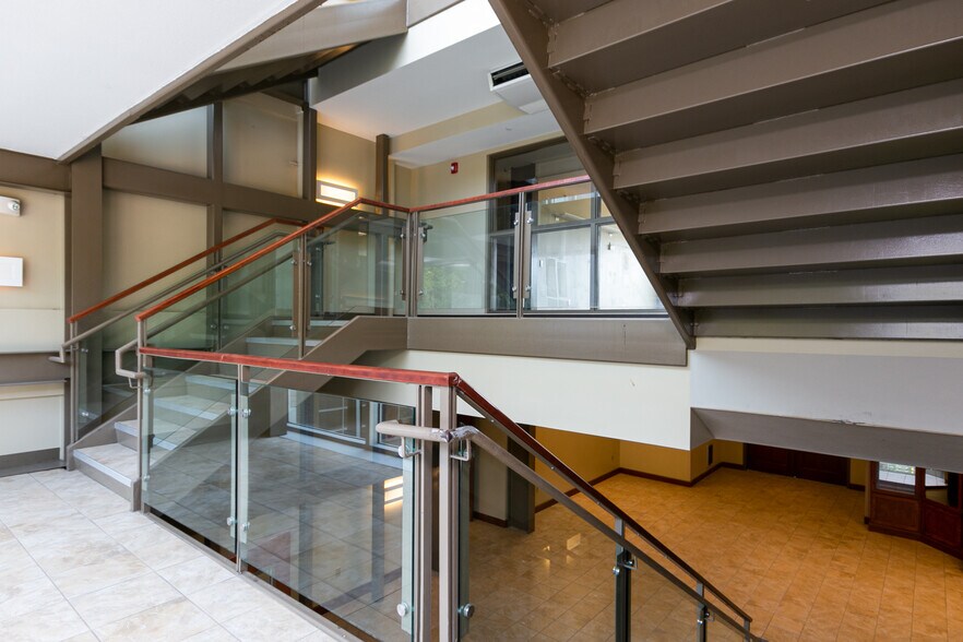 More Photos Of 1632 McCain Ln, Manhattan Sorority Fraternity House For Sale