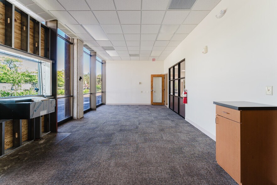 More Photos Of 990-1000 N Federal Hwy, Boca Raton Storefront Retail Office For Lease
