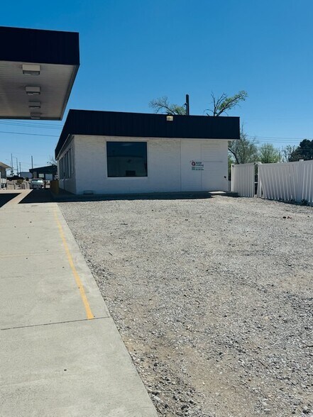 More Photos Of 506 E B St, McCook Service Station For Sale