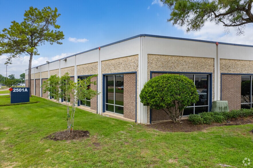 More Photos Of 2501 Central Pky, Houston Unknown For Lease