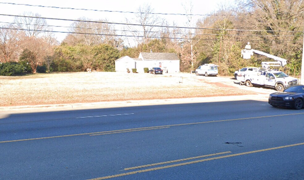 More Photos Of 723 W Sugar Creek Rd, Charlotte Office For Sale