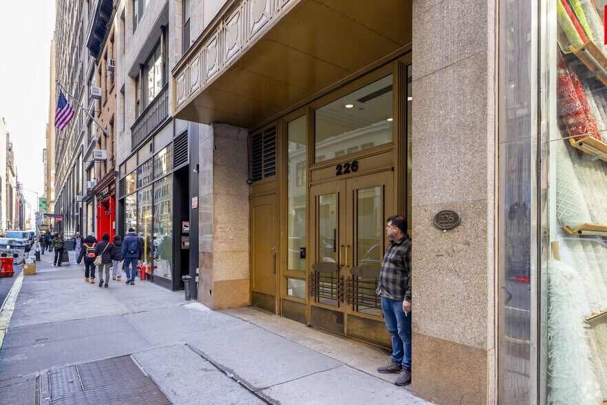 More Photos Of 226 W 37th St, New York Office For Lease