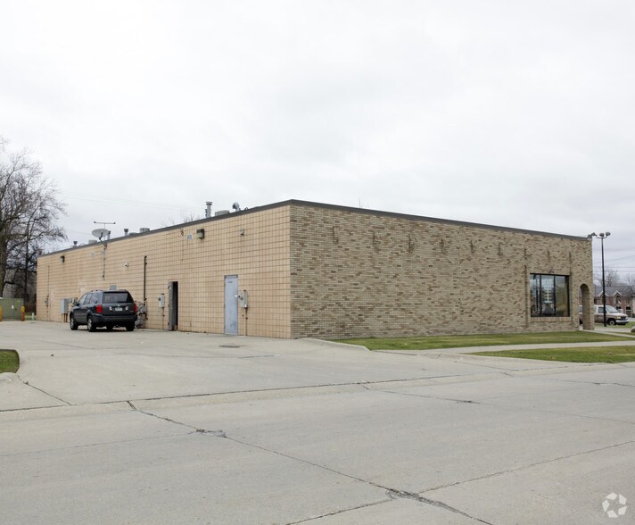 More Photos Of 47681 Gratiot Ave, Chesterfield Storefront Retail Office For Lease