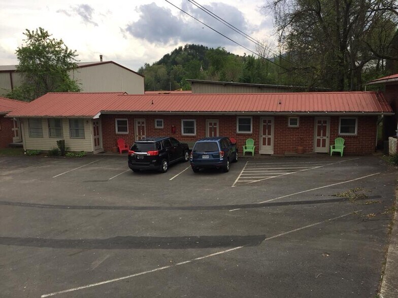 More Photos Of 290 N Main St, Robbinsville Hotel For Sale