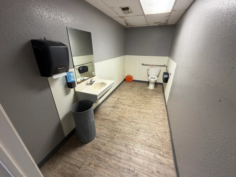 More Photos Of 3917 1st St, Abilene General Retail For Lease