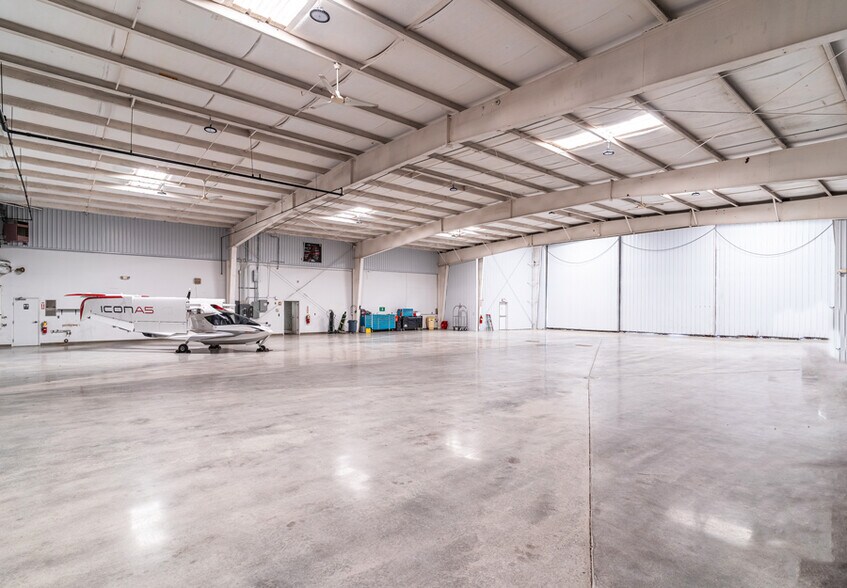 More Photos Of 2007 Flightway Dr, Atlanta Airplane Hangar For Sale