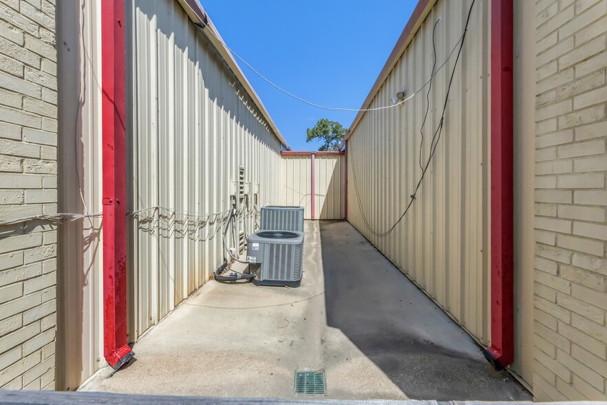 More Photos Of 306 W 24th St, Bryan Daycare Center For Sale