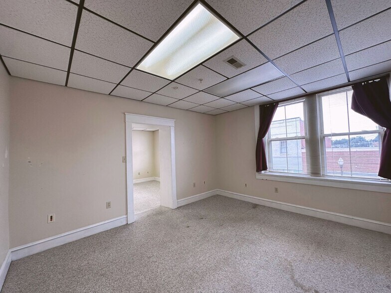 More Photos Of 104-110 S Hill Ave, South Hill Office Residential For Lease