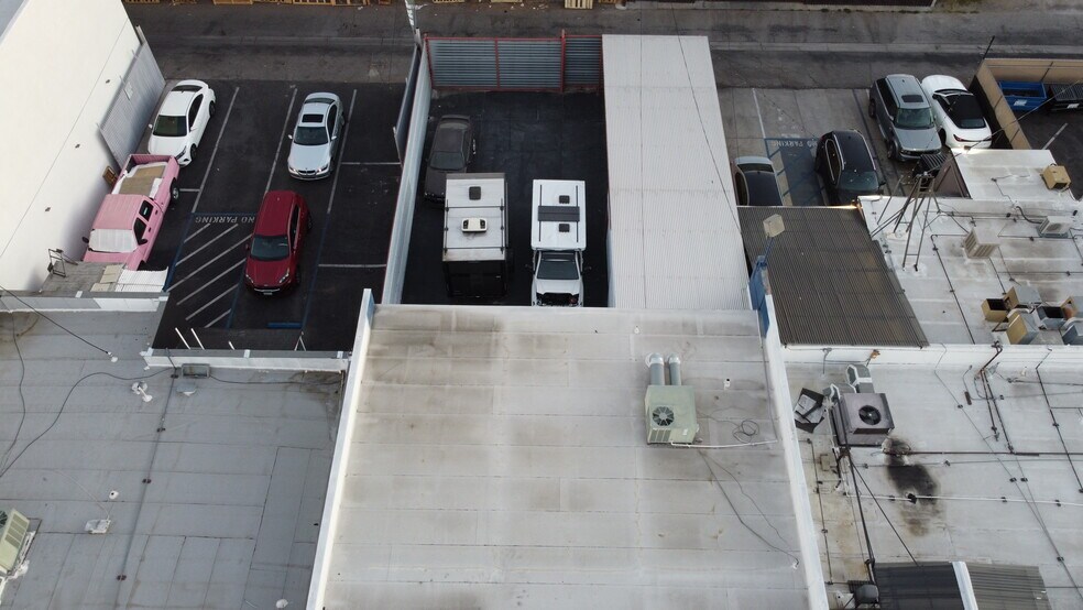 More Photos Of 17964 Ventura Blvd, Encino Auto Repair For Sale