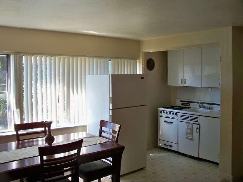 More Photos Of 1101 Washington Ave, Alton Apartments For Sale