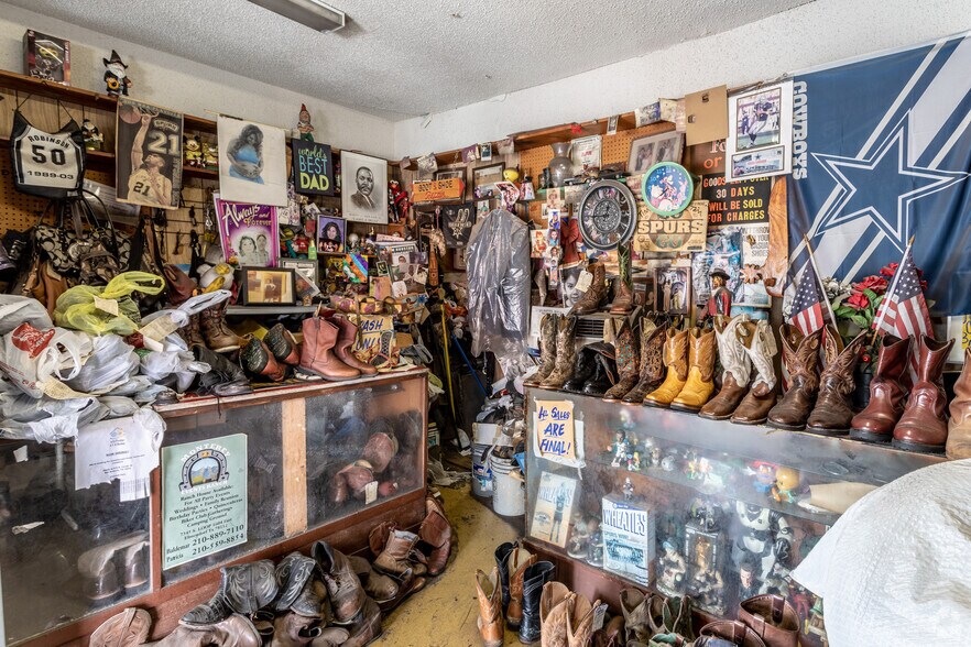 More Photos Of 1502 S Hackberry St, San Antonio Freestanding For Lease