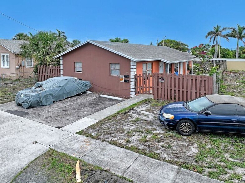 Primary Photo Of ,  Flex For Sale