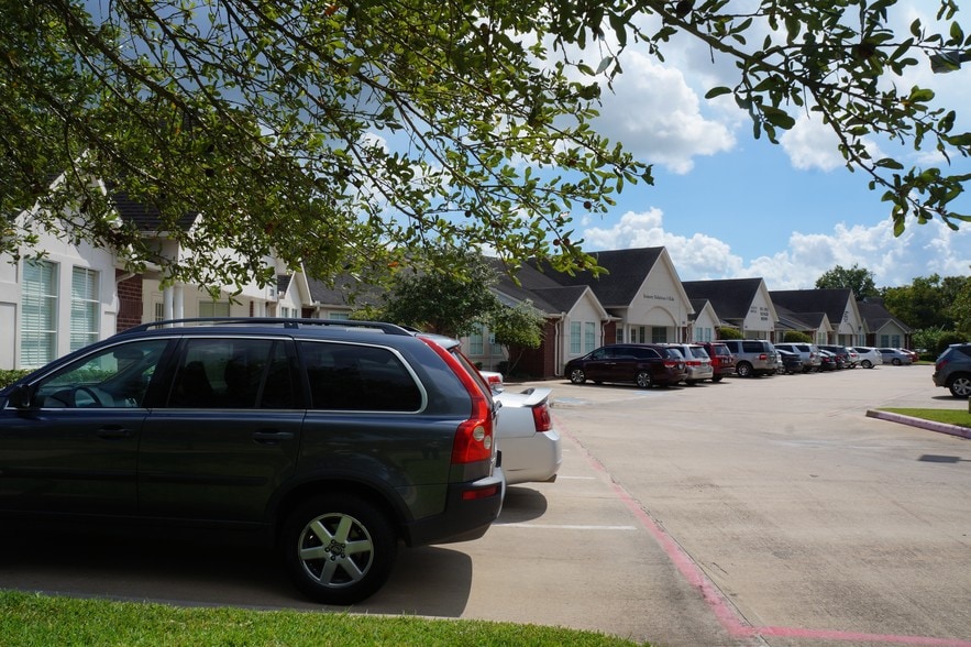 More Photos Of 7002 Riverbrook Dr, Sugar Land Office Residential For Sale