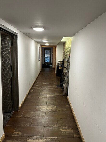 More Photos Of 33 Bond St, New York Loft Creative Space For Lease