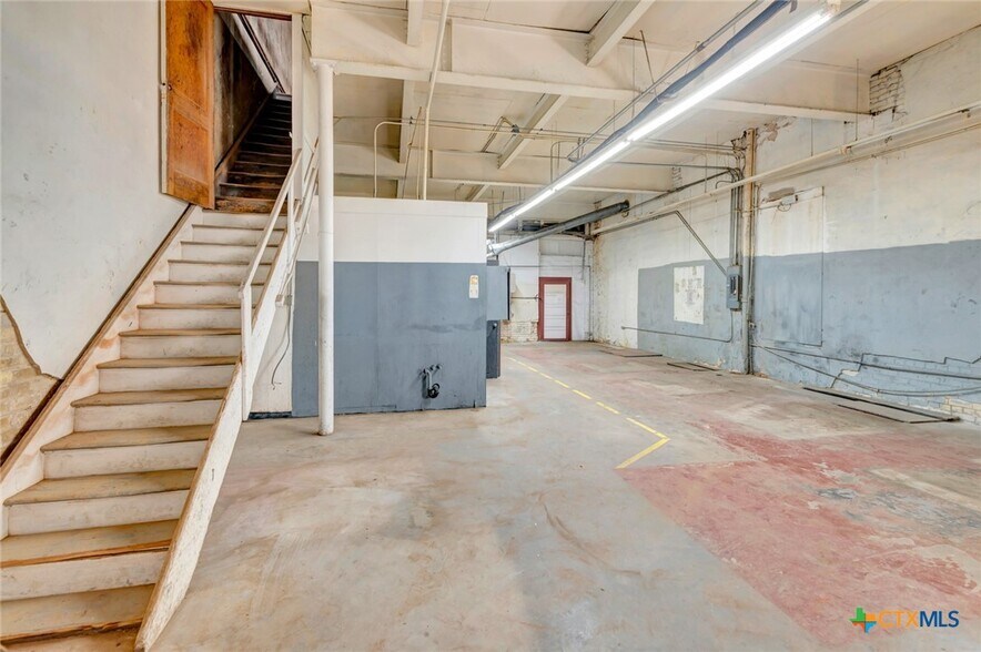 More Photos Of 119 E Main St, Cuero General Retail For Sale