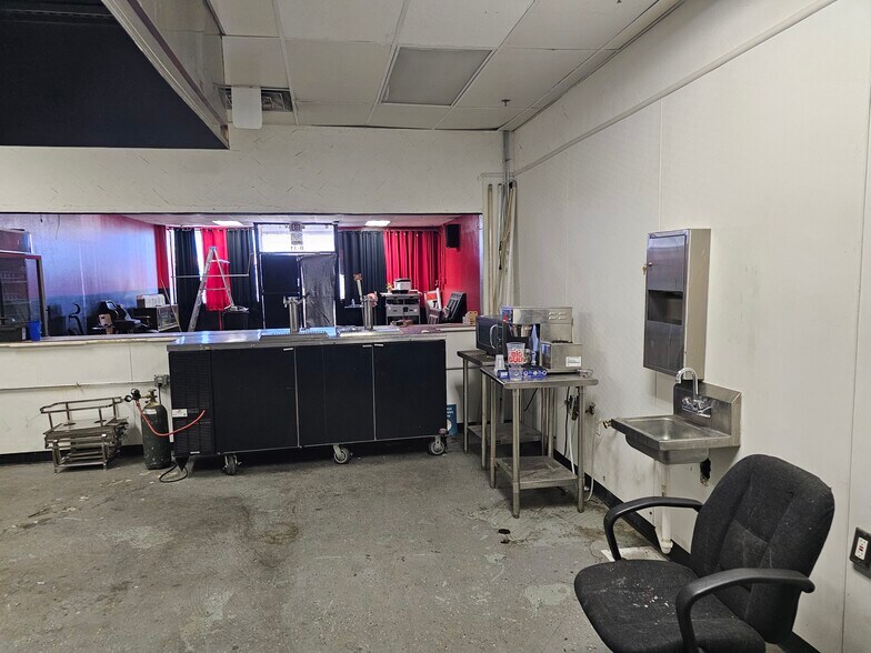 More Photos Of 953 E Sahara Ave, Las Vegas Storefront For Sale