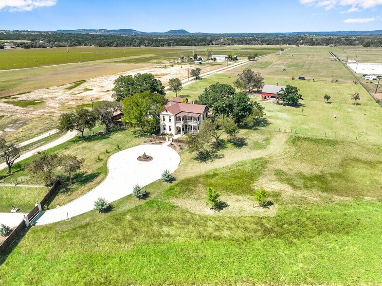 More Photos Of 111 Legacy Ln, Comfort Winery Vineyard For Sale