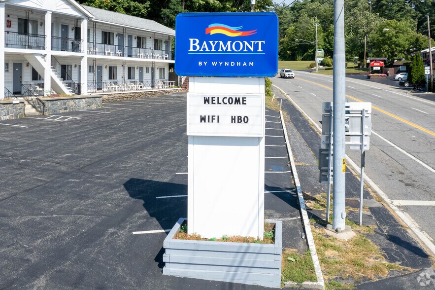 More Photos Of 439 Canada St, Lake George Hotel For Sale