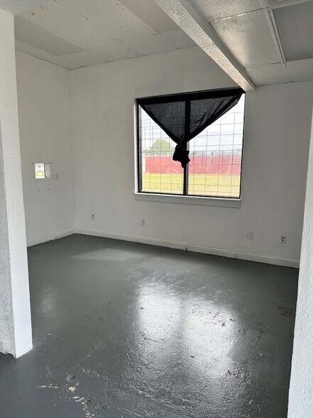 More Photos Of 11102 N Stratford Dr, Oklahoma City Office For Lease