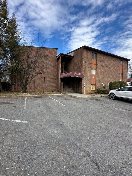 More Photos Of 1606 Wayne St NE, Roanoke Apartments For Sale