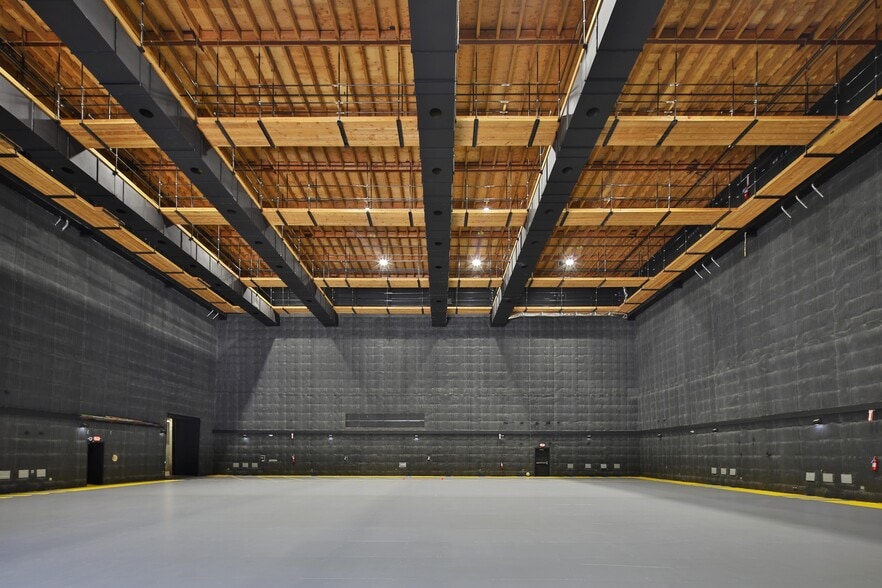 More Photos Of 16829 Saticoy St, Van Nuys Industrial For Sale