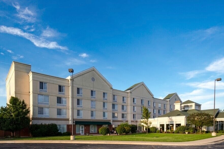 More Photos Of 455 Riverstone Pky, Kankakee Hotel For Sale
