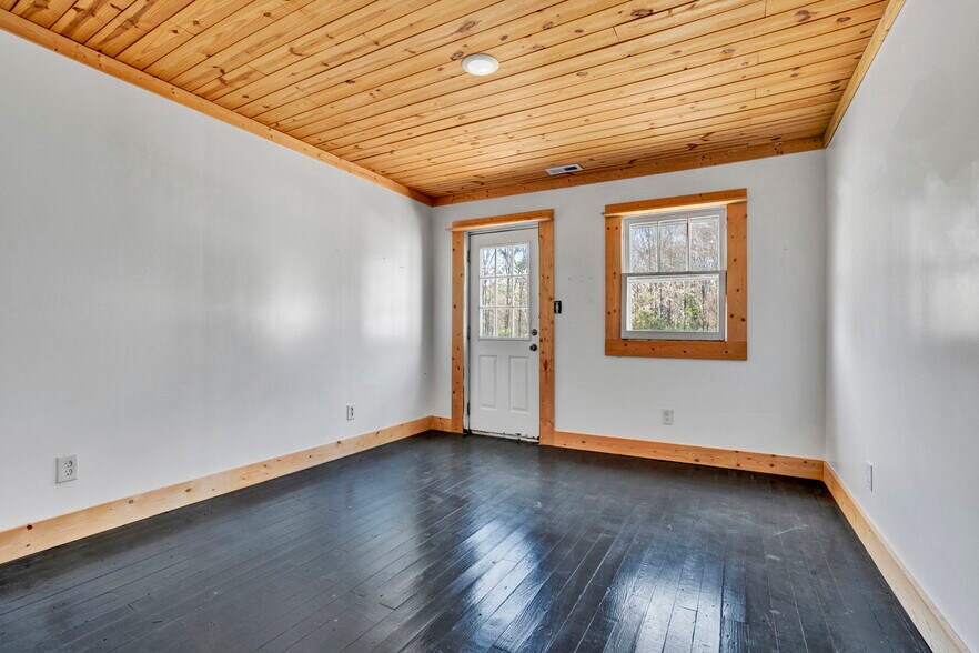 More Photos Of 12117 Highway 221, Woodruff Office For Sale