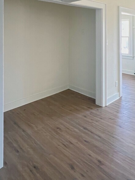 More Photos Of 522 W VERNON Ave, Los Angeles Daycare Center For Sale