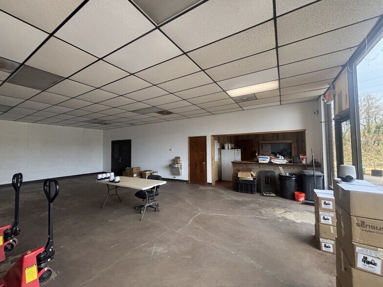 More Photos Of 4211 Indiana Ave, Winston-Salem Flex For Lease