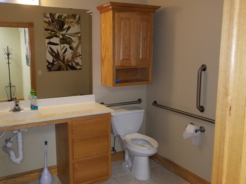 More Photos Of 1881 NW Station Parkway, Andover Office Residential For Lease