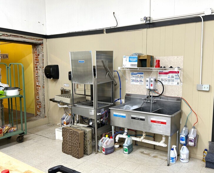 More Photos Of 200 W Main St, Council Grove Storefront Retail Residential For Sale