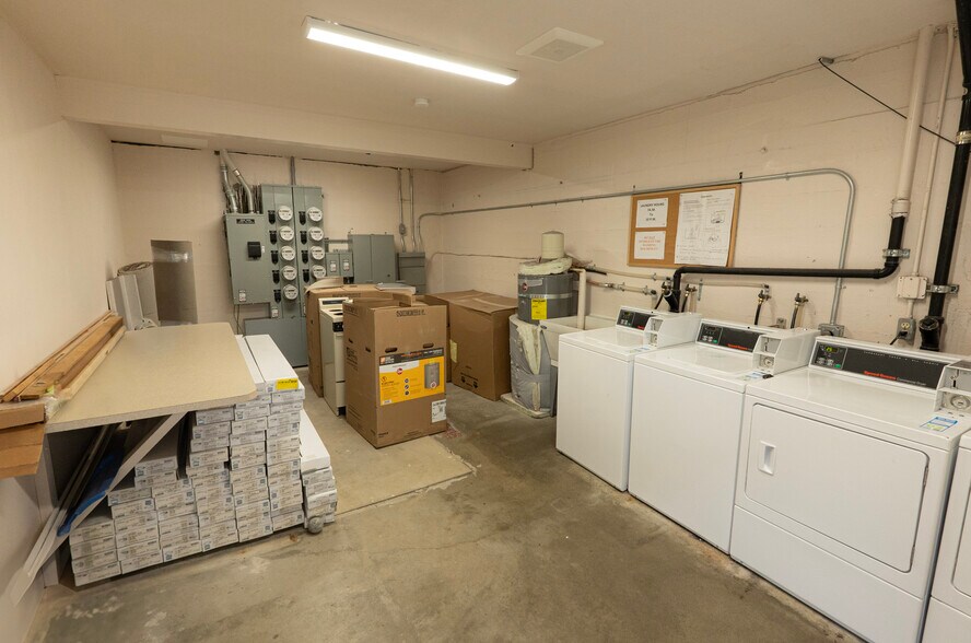 More Photos Of 9037 16th Ave SW, Seattle Apartments For Sale