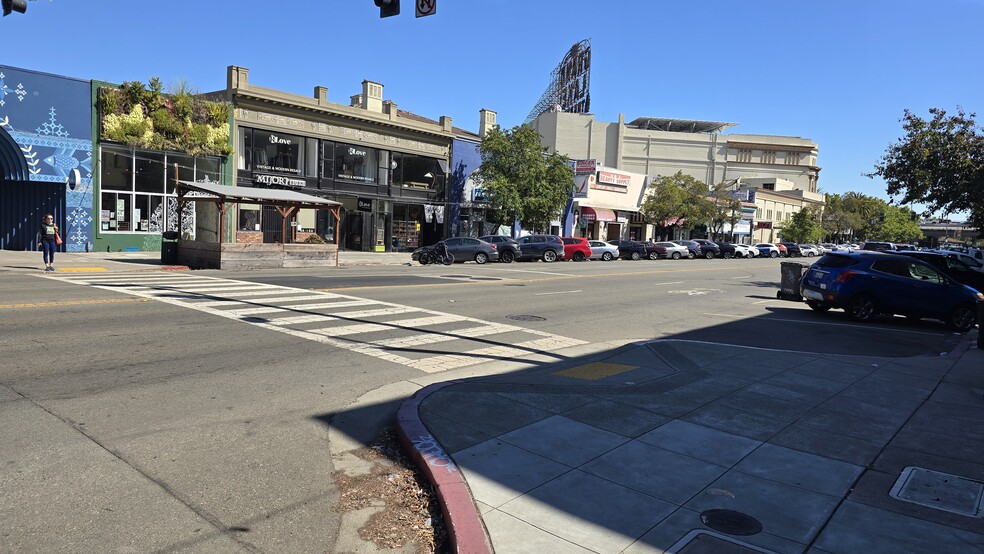 More Photos Of 3242 Grand Ave, Oakland Storefront For Lease