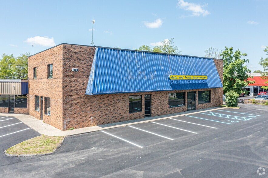 Primary Photo Of 2015 Family Cir, Lexington Freestanding For Lease