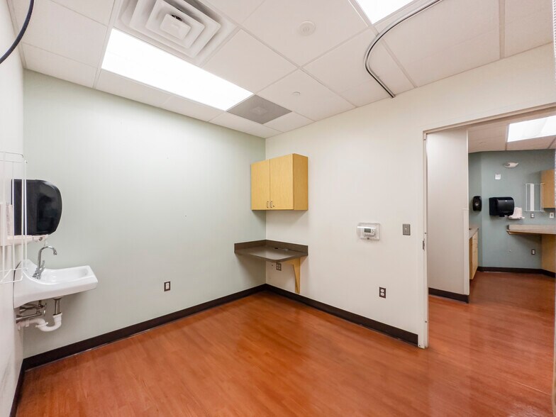 More Photos Of 261 Old York Rd, Jenkintown Medical For Lease