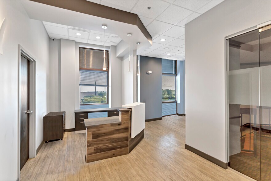 More Photos Of 1000 Randall Rd, Geneva Medical For Lease
