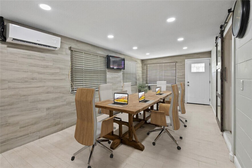 More Photos Of 5424 Edgewater Dr, Orlando Flex For Lease