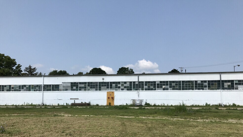 More Photos Of 315 W Mill St, Beaver Dam Manufacturing For Lease